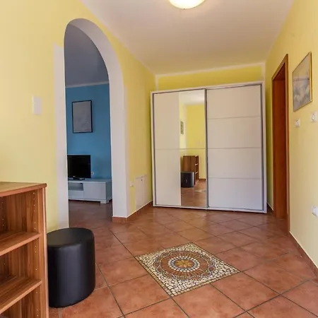Nice In W/ 1 Bedrooms Apartamento