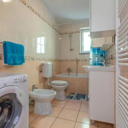 Apartamento Nice In W/ 1 Bedrooms Hrvatini
