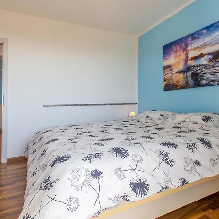 Nice In W/ 1 Bedrooms