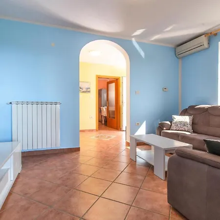 Nice In W/ 1 Bedrooms *