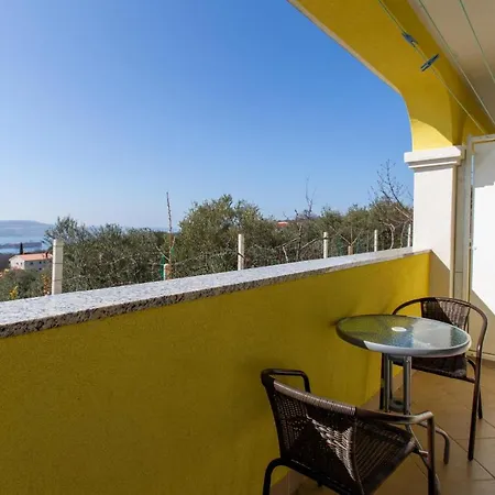 Apartamento Nice In W/ 1 Bedrooms Hrvatini